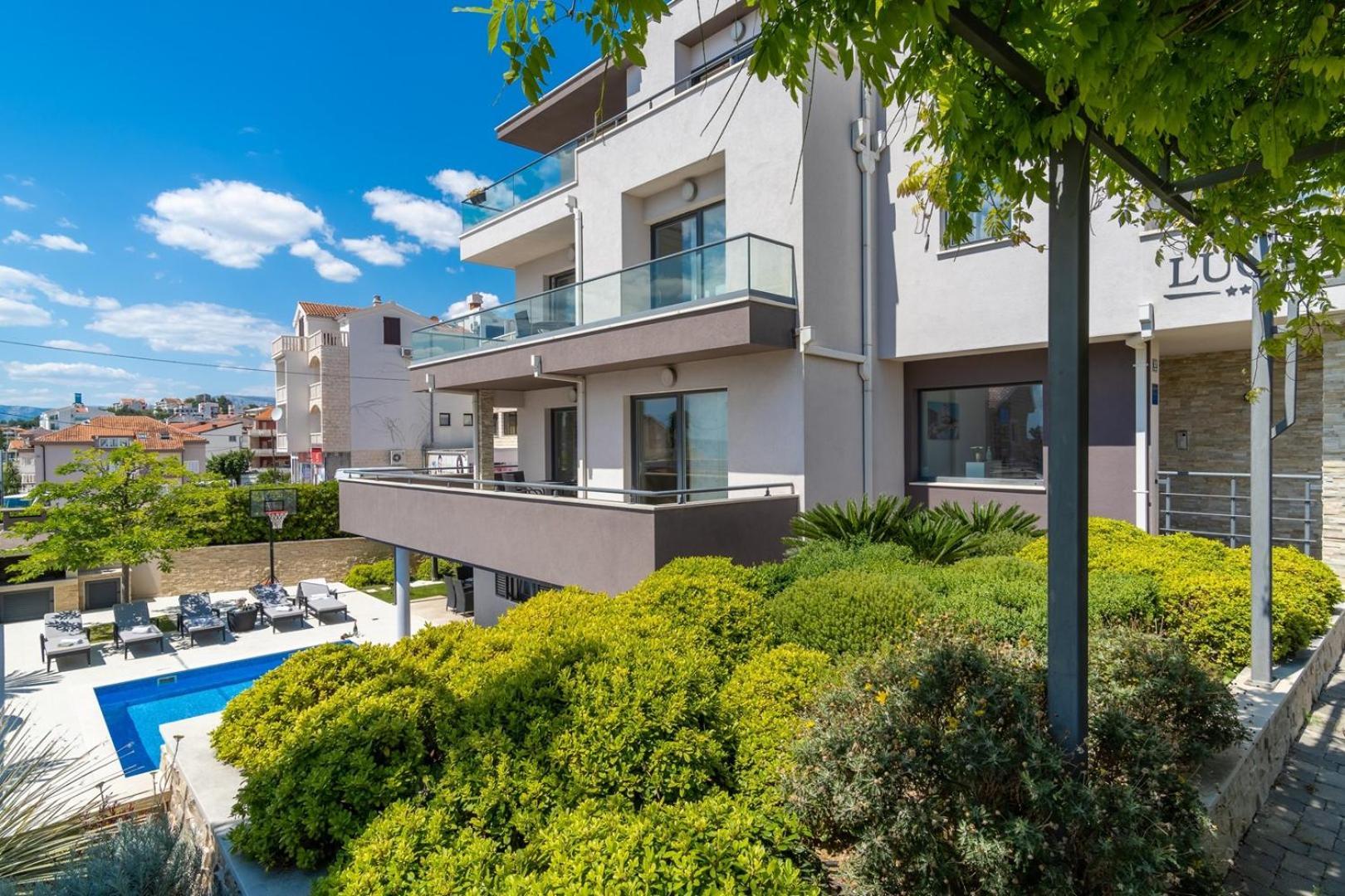 Luxury Villa Lucas With Heated Pool, Whirlpool, Sauna, 14 Pax Podstrana Exterior foto