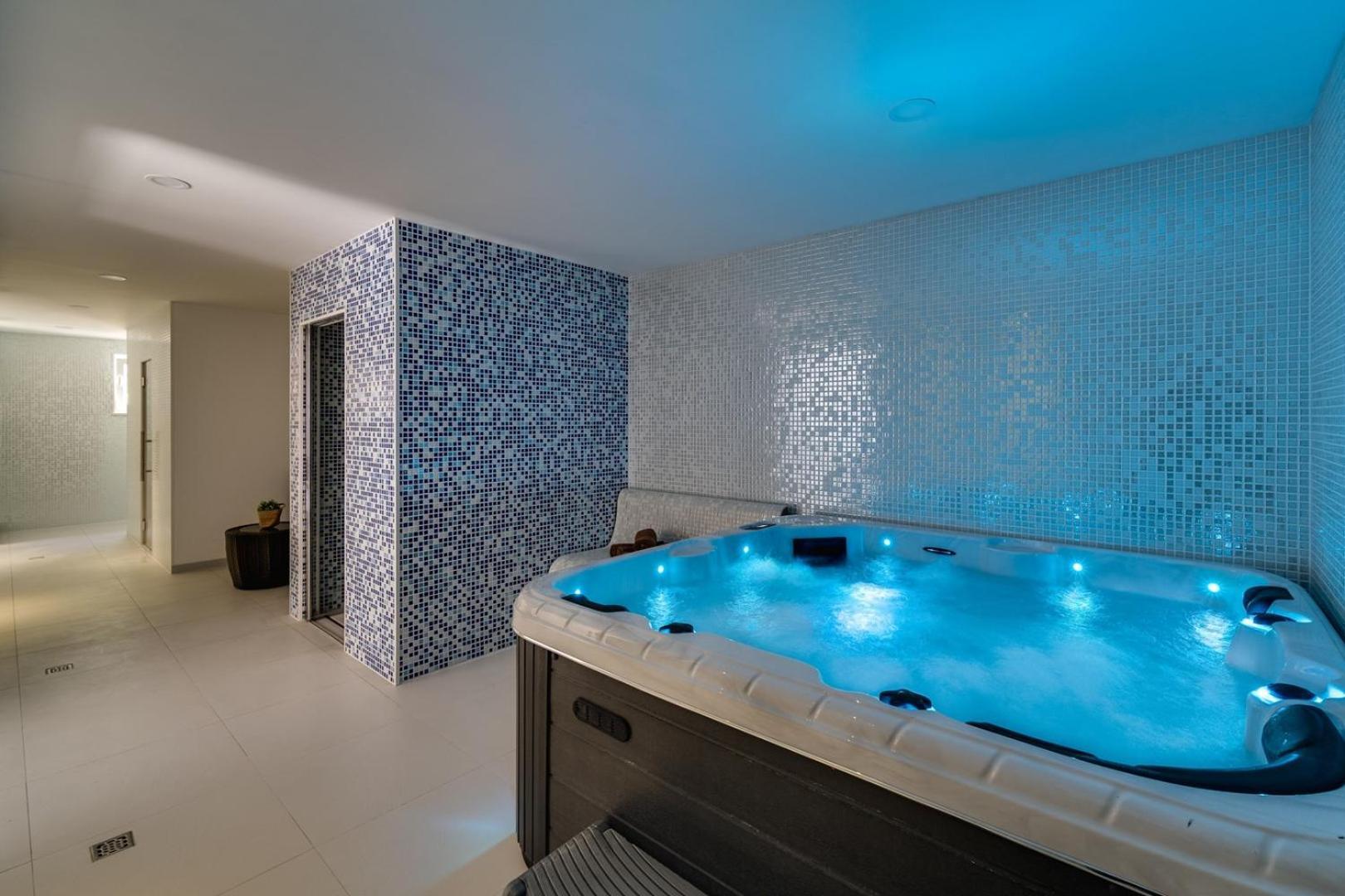 Luxury Villa Lucas With Heated Pool, Whirlpool, Sauna, 14 Pax Podstrana Exterior foto