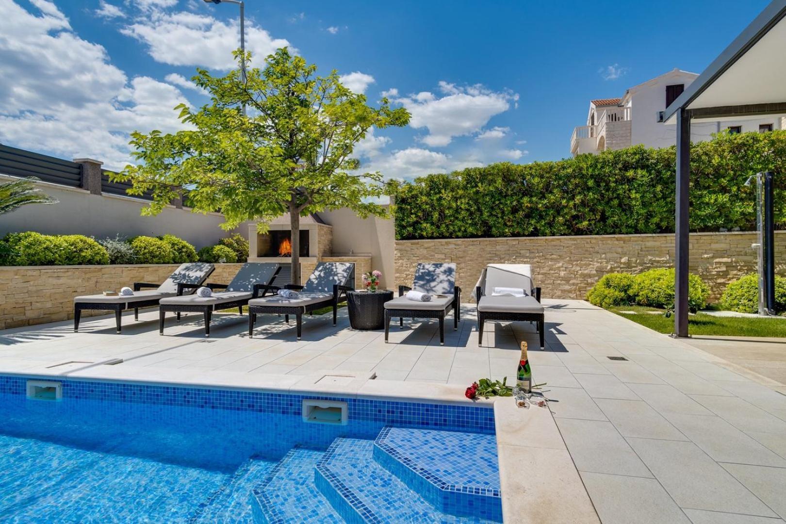 Luxury Villa Lucas With Heated Pool, Whirlpool, Sauna, 14 Pax Podstrana Exterior foto